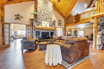 Secluded, Waterfront Home w/ Patio in Craigville!