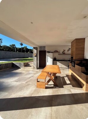 屋外ダイニングエリア