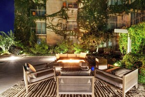 Terrace/patio - Las Arenas 1BR Condo | Pools, Jacuzzi, Walk Beach (Cabo San Lucas)