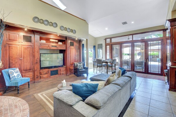 Unclassified image, 1 of 59, button - Super Private Vegas Retreat! Close to Strip! (Las Vegas)