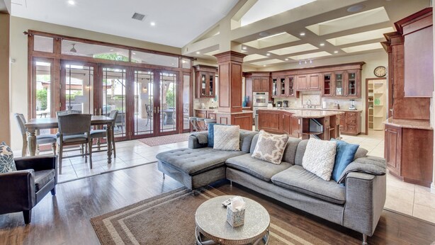A spacious living area with a sectional sofa, a dining table, and a kitchen in the background. - Super Private Vegas Retreat! Close to Strip! (Las Vegas)