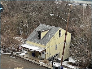 Exterior - Cozy 2-bedroom house with a view in enjoyable Pittsburgh (Pittsburgh)