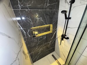 Apartment, eingeschränkter Meerblick | Badezimmer