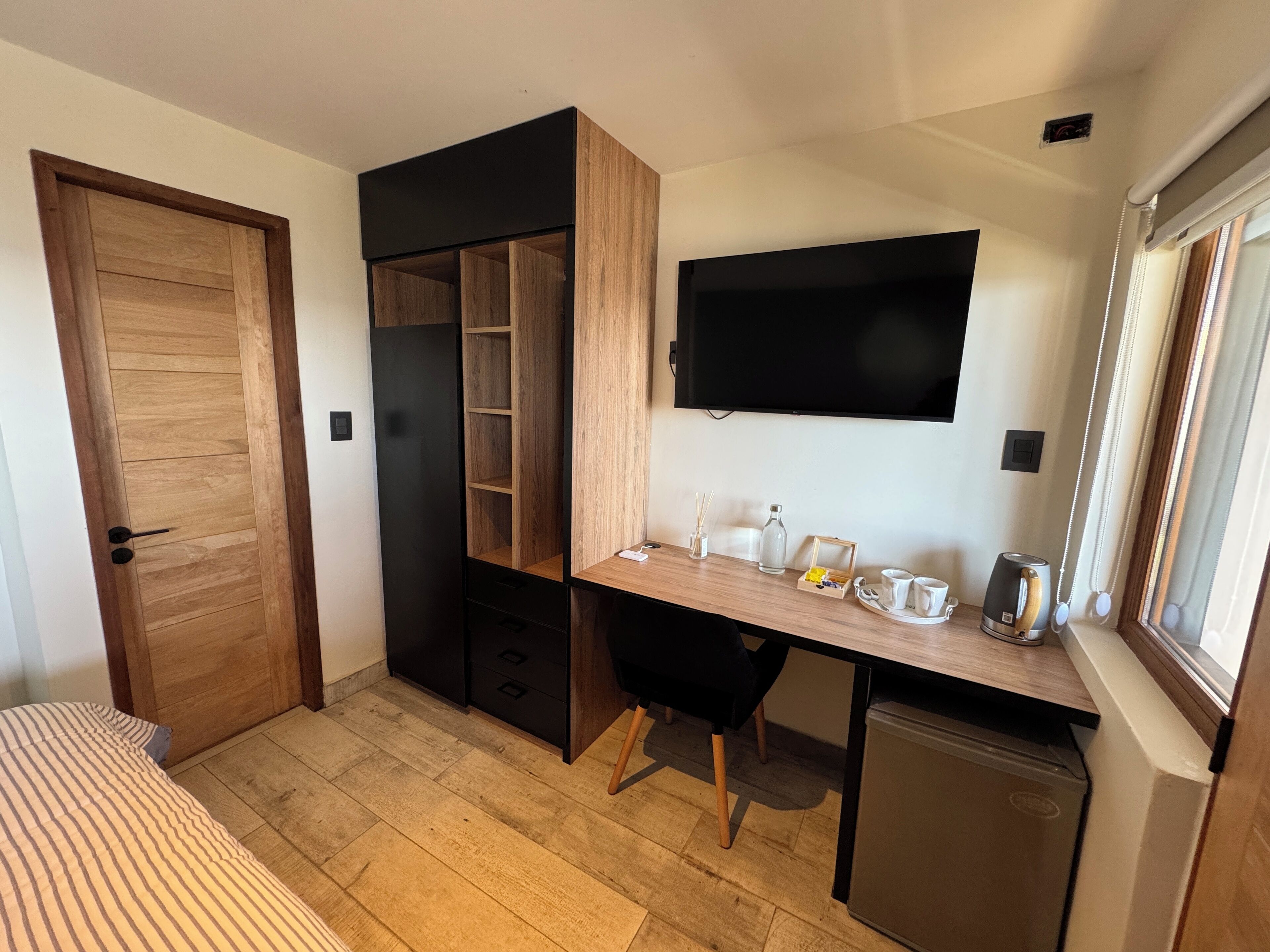 Estudio | Caja fuerte, cortinas opacas, wifi gratis