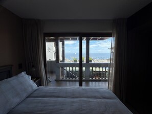 Apartment, Partial Sea View | In-room safe, blackout curtains, free WiFi - Kalamar Hotel (Viña del Mar)