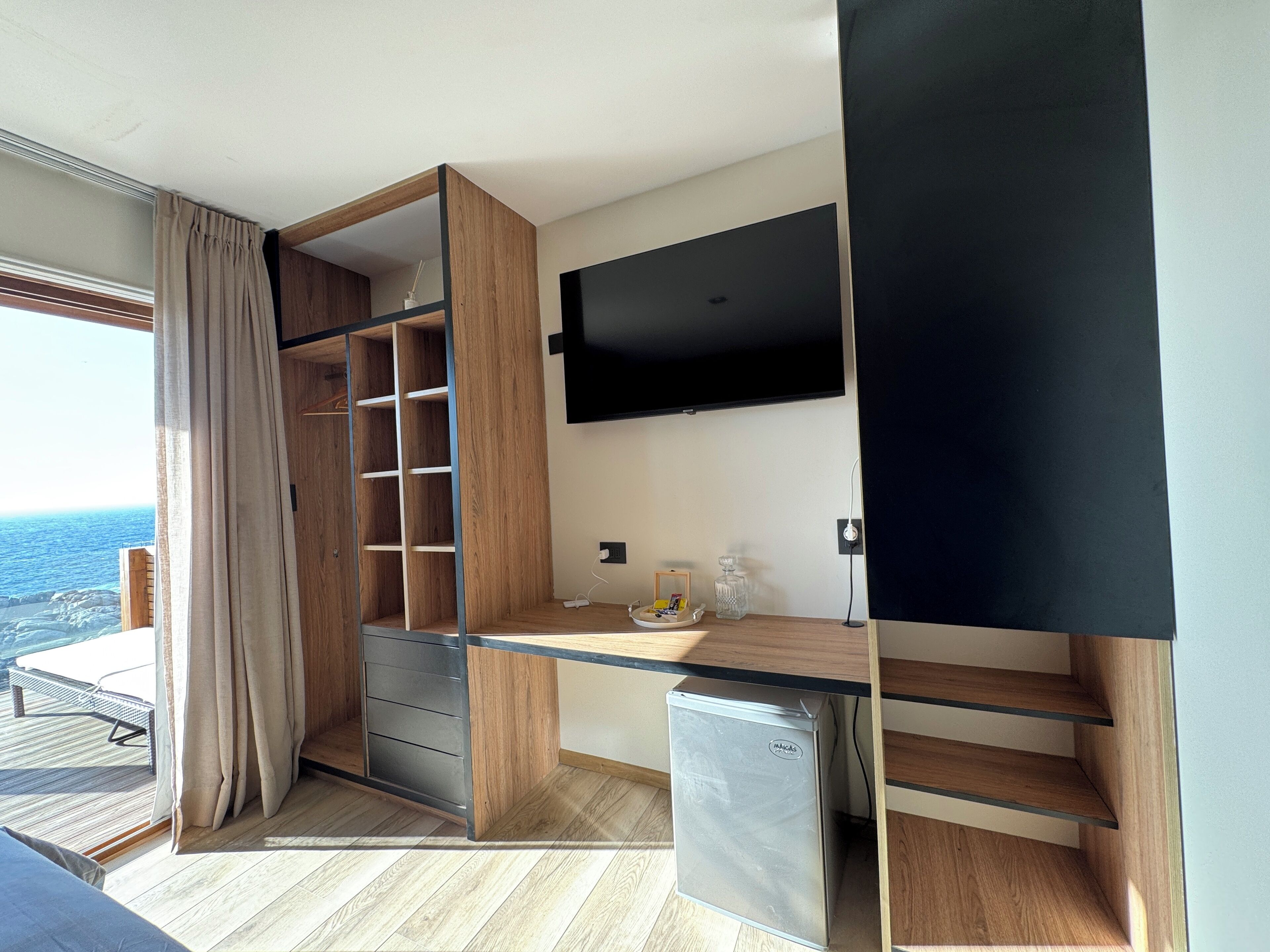 Apartamento, vistas al mar | Caja fuerte, cortinas opacas, wifi gratis