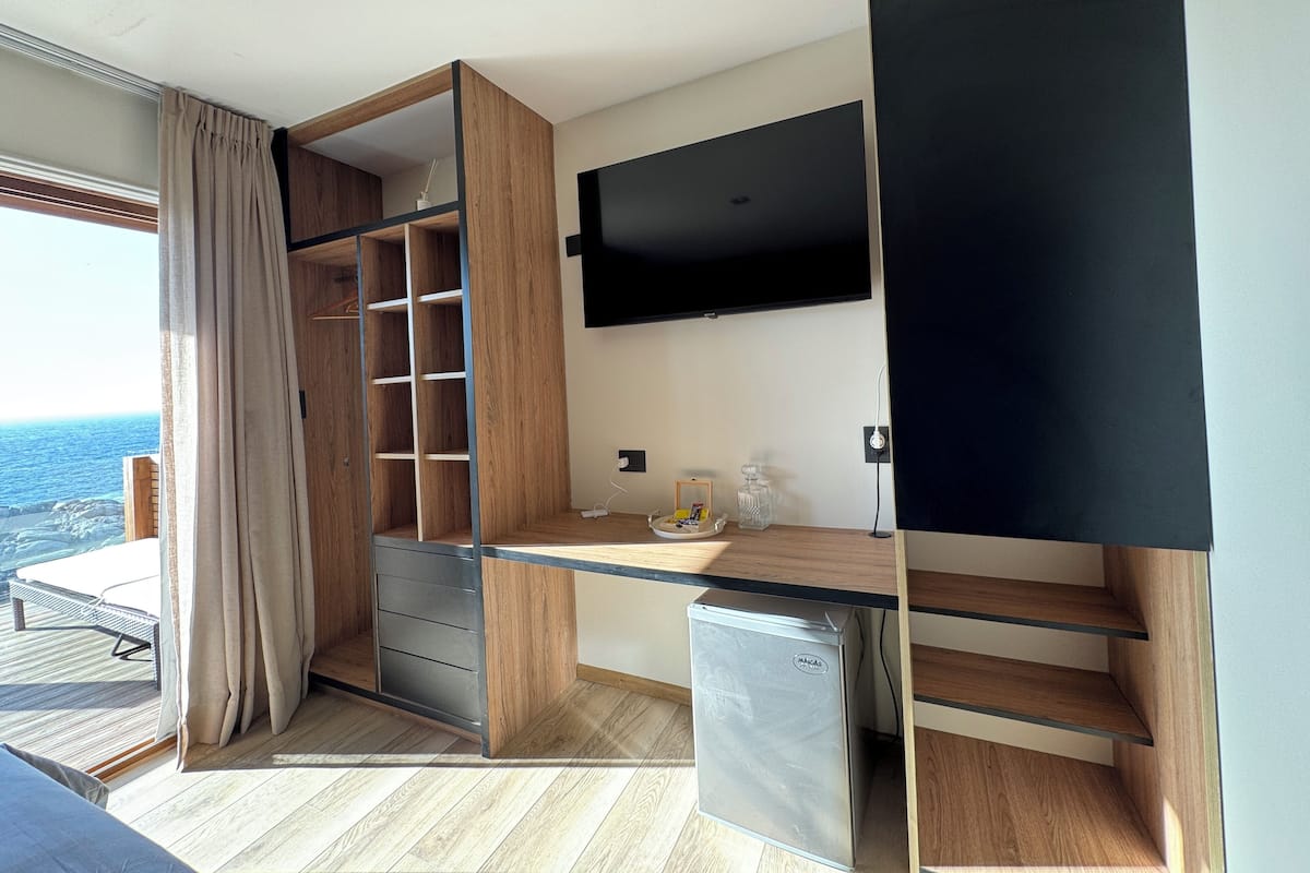 Apartamento, vistas al mar | Caja fuerte, cortinas opacas, wifi gratis