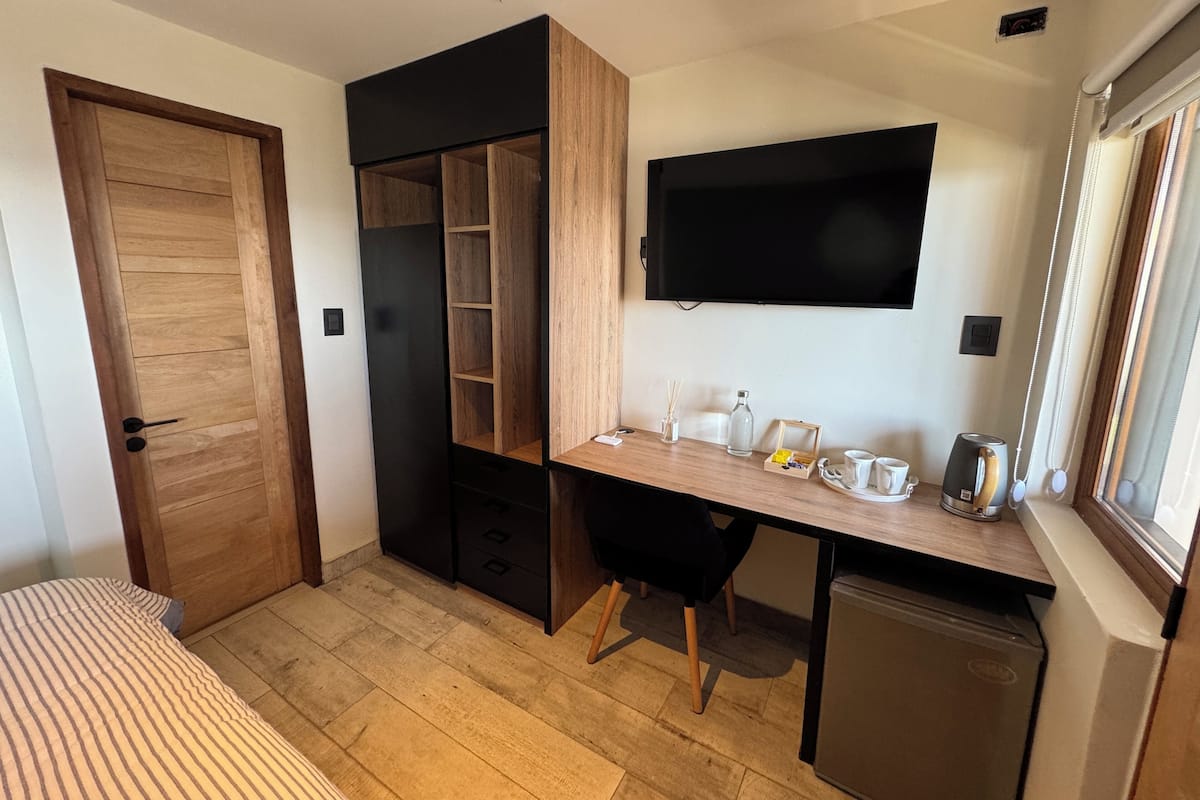 Studio | In-room safe, blackout drapes, free WiFi