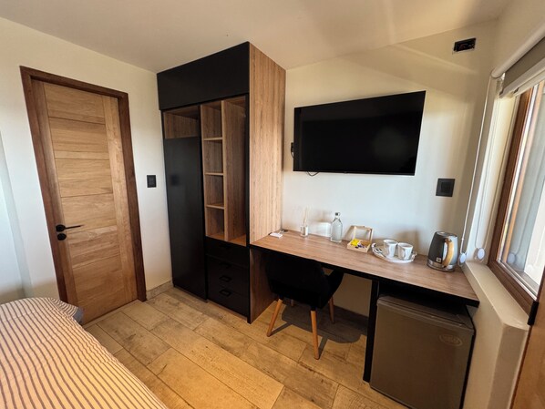 Studio | In-room safe, blackout drapes, free WiFi