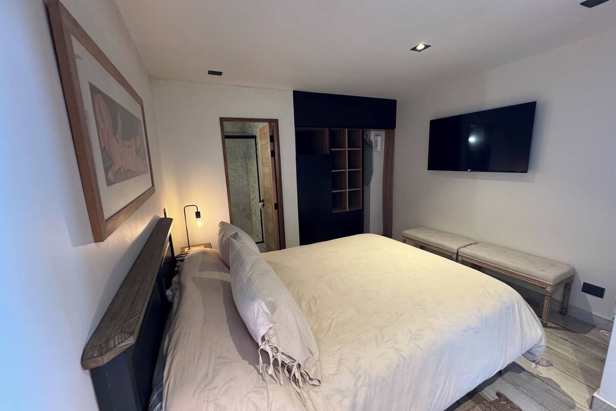 Studio | In-room safe, blackout drapes, free WiFi