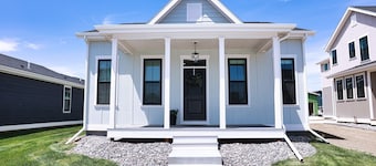 NEW! Sparkling 1-Level 2-BDRM King