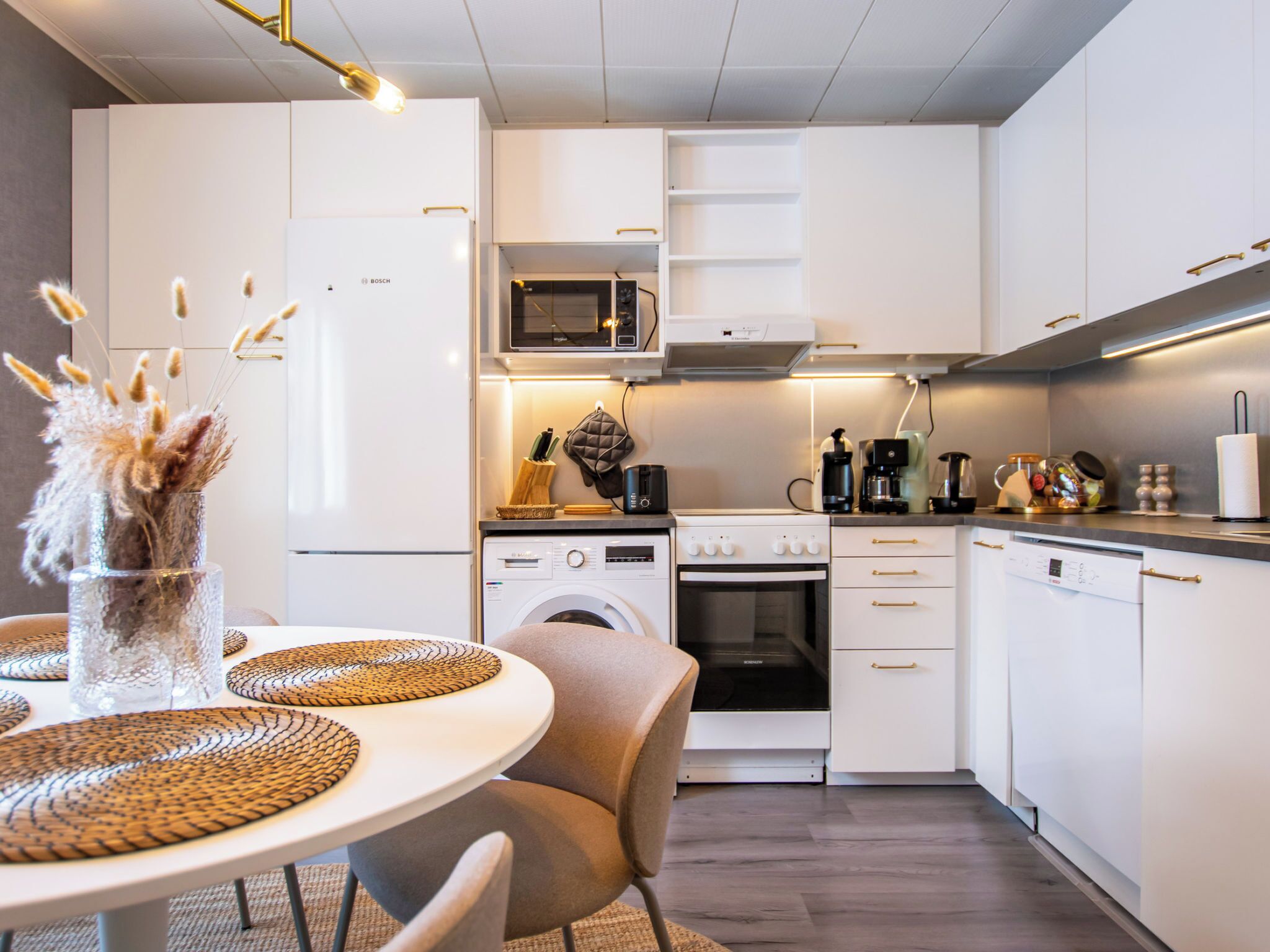 Fridge, microwave, dishwasher, cookware/dishes/utensils