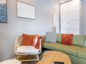 Unclassified image, 3 of 19, button