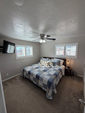 3 slaapkamers, een strijkplank/strijkijzer, wifi, beddengoed