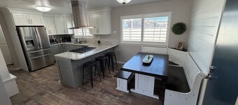  Raptor Retreat dino themed spacious 3 bedroom home sleeps 10 great for families