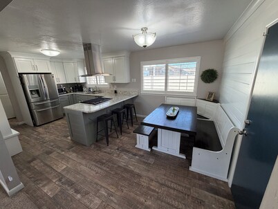  Raptor Retreat dino themed spacious 3 bedroom home sleeps 10 great for families