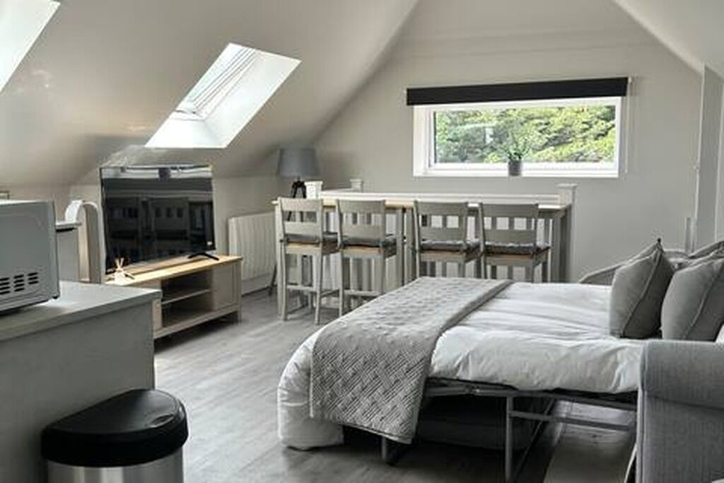 Iron/ironing board, travel cot, free WiFi, bed sheets