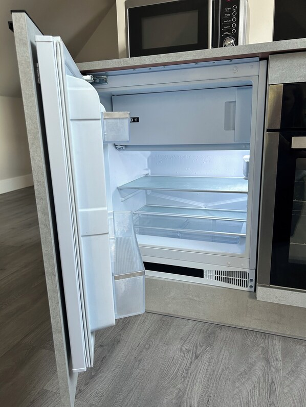 Unclassified image, 1 of 75, button - Newly Built Modern Detached Countryside Annex (Great Mongeham)