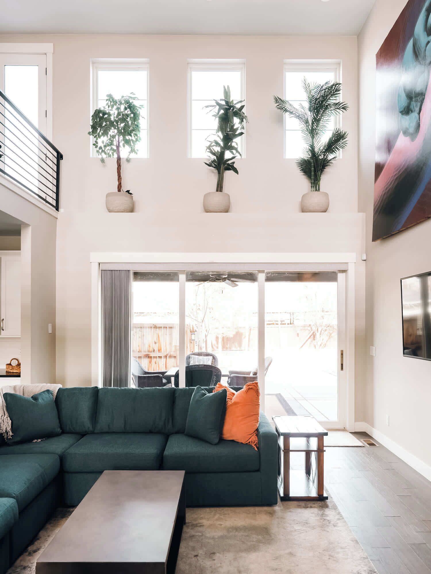 Smart-TV, Kamin, Arbeitsbereiche