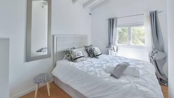 3 bedrooms, iron/ironing board, Internet, bed sheets