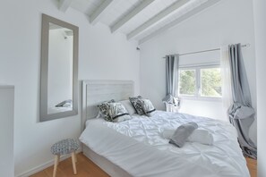 3 habitaciones, tabla de planchar con plancha y acceso a internet 