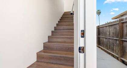 Light-Filled ADU Studio • Immaculate, Cozy & Convenient