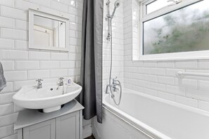 Towels - Luxury Group Stay | Manchester | Sleeps 9! (Prestwich)