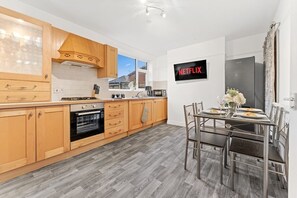 Unclassified image, 5 of 8, button - Luxury Group Stay | Manchester | Sleeps 9! (Prestwich)