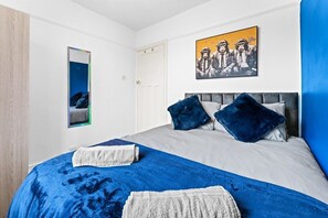 Unclassified image, 4 of 8, button - Luxury Group Stay | Manchester | Sleeps 9! (Prestwich)