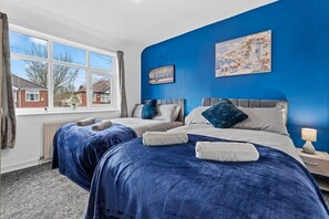 Unclassified image, 3 of 8, button - Luxury Group Stay | Manchester | Sleeps 9! (Prestwich)