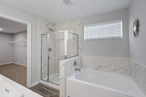 House, Multiple Beds, Patio, Garden View (Ark & Creation Stay) | Bathroom | Towels - Ark & Creation Stay New Home (Walton)