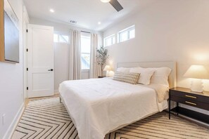 2 bedrooms, WiFi, bed sheets - Central Austin Retreat (Austin)