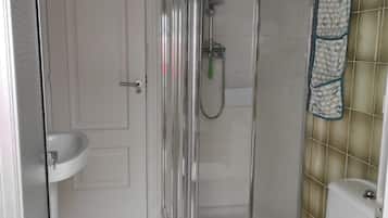 Asciugacapelli, bidet, asciugamani, sapone