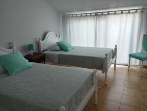 3 chambres, fer et planche à repasser, Wi-Fi, literie fournie