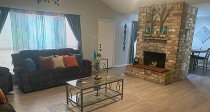 3-bedroom house in tranquil Missouri City with 2 rollaways and one twin ottoman.