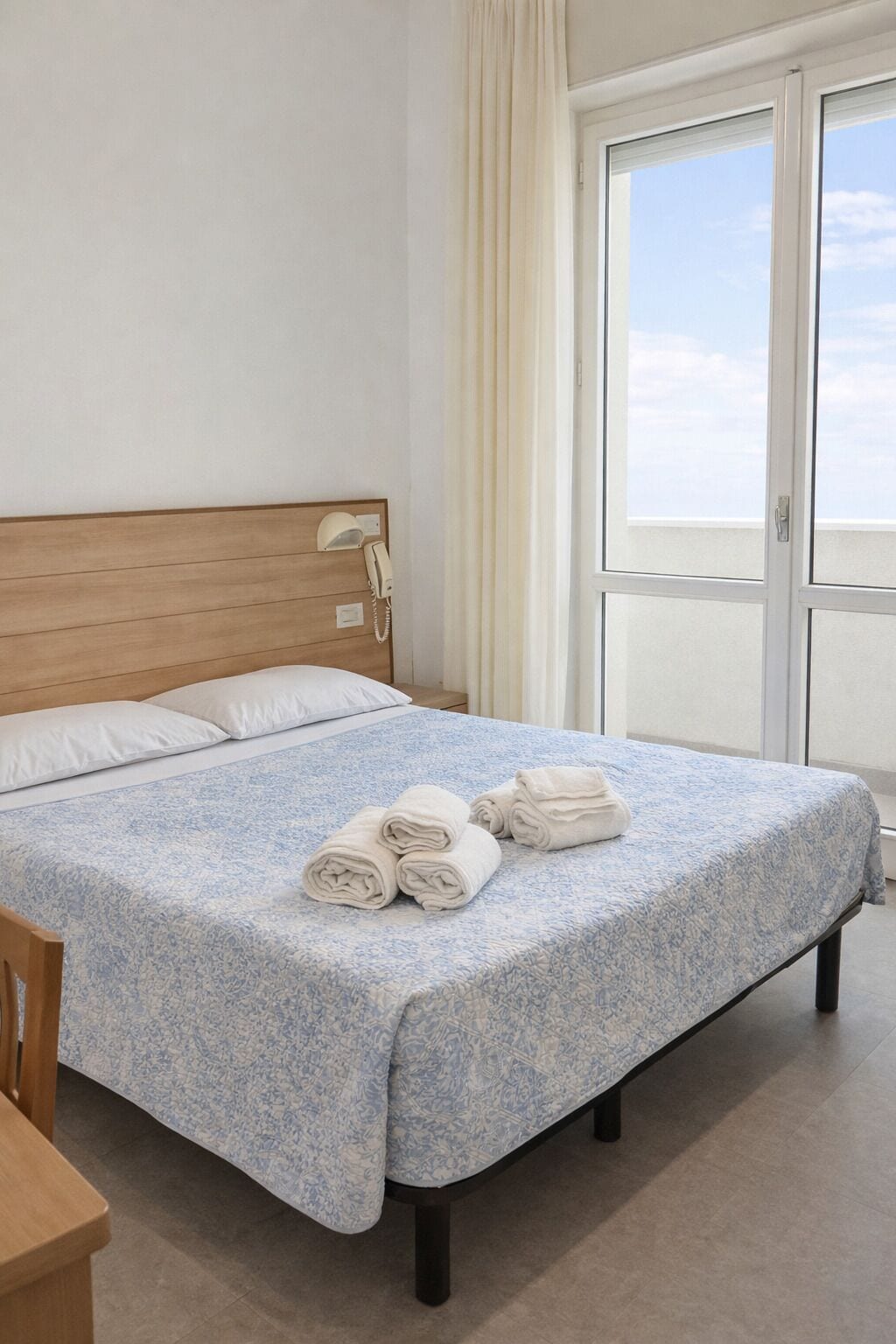 Superior Tek Büyük Yataklı Oda, Balkon | Odada kasa, masa, ücretsiz kablosuz İnternet, çarşaf takımı 