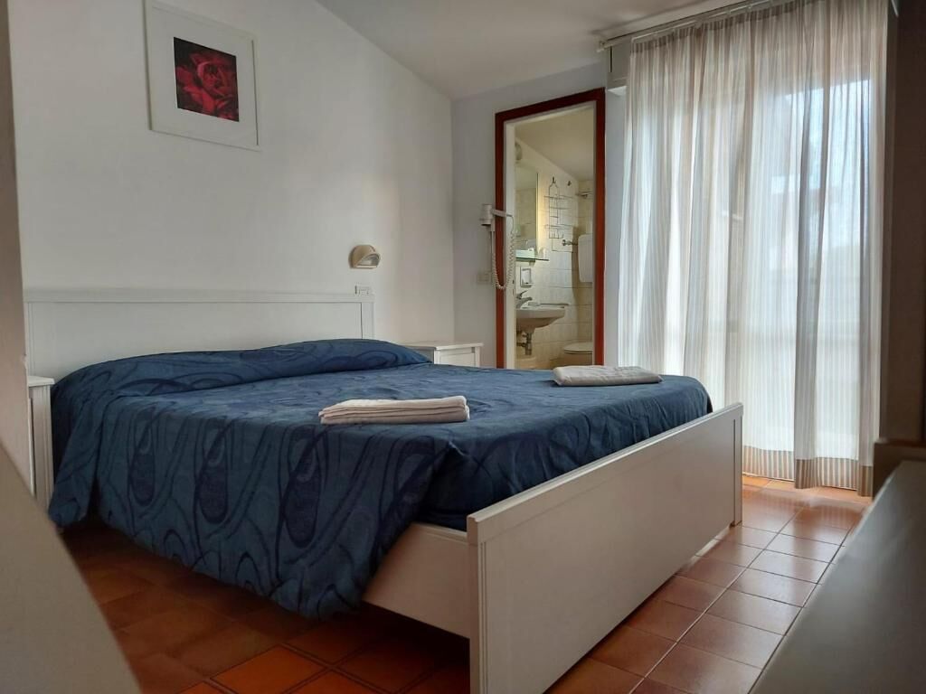 Een kluis op de kamer, een bureau, gratis babybedden, gratis wifi