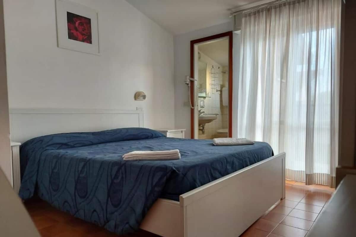 Een kluis op de kamer, een bureau, gratis babybedden, gratis wifi