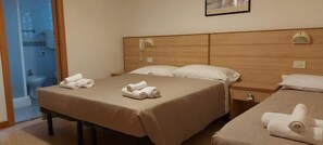 Een kluis op de kamer, een bureau, gratis babybedden, gratis wifi