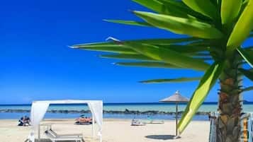 Private beach, white sand, beach umbrellas, beach towels