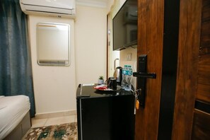 Unclassified image, 4 of 20, button