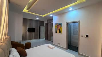 Blendingsgardiner, strykejern/-brett og wi-fi (inkludert)