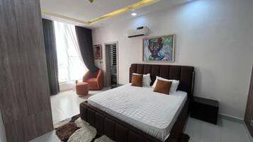 Leilighet, 4 soverom, havutsikt | Blendingsgardiner, strykejern/-brett og wi-fi (inkludert)