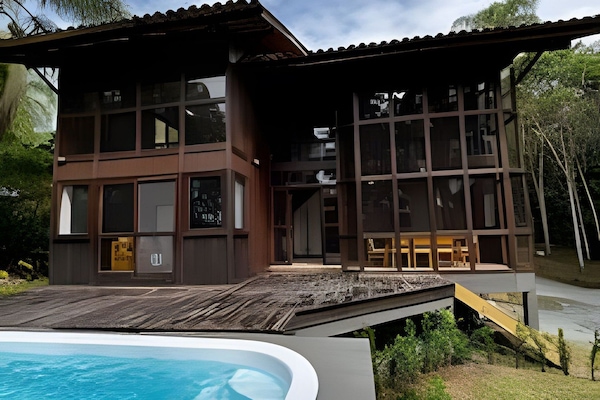 Chalé luxo | Piscina | Piscina externa