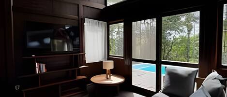 Premium Chalet | Premium bedding, desk, laptop workspace, free WiFi