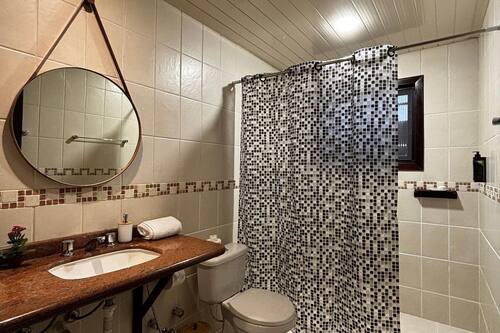 Deluxe Chalet | Bathroom