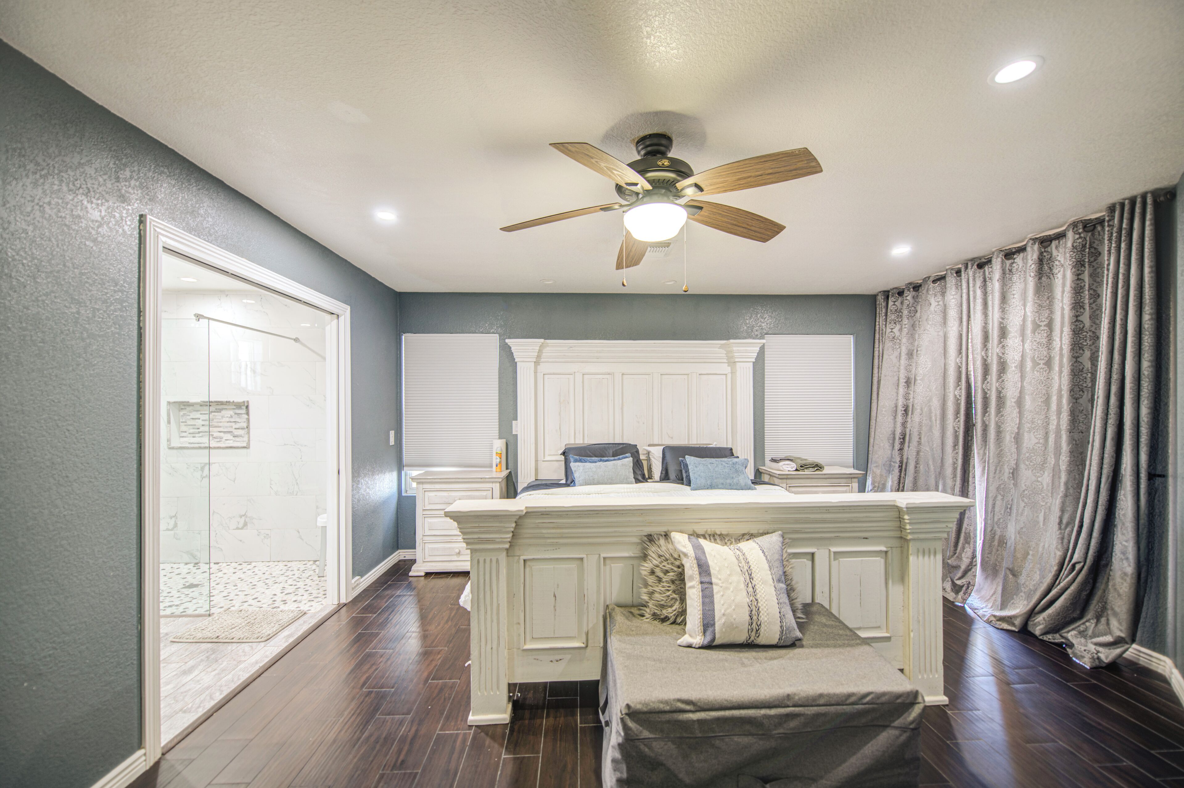 4 bedrooms, internet, bed sheets