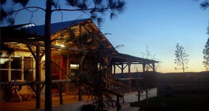 Mountain views, quiet location, Close to Fort Sill and Medicine Park!