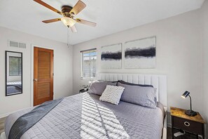 5 quartos, escrivaninha, ferros/tábuas de passar roupa