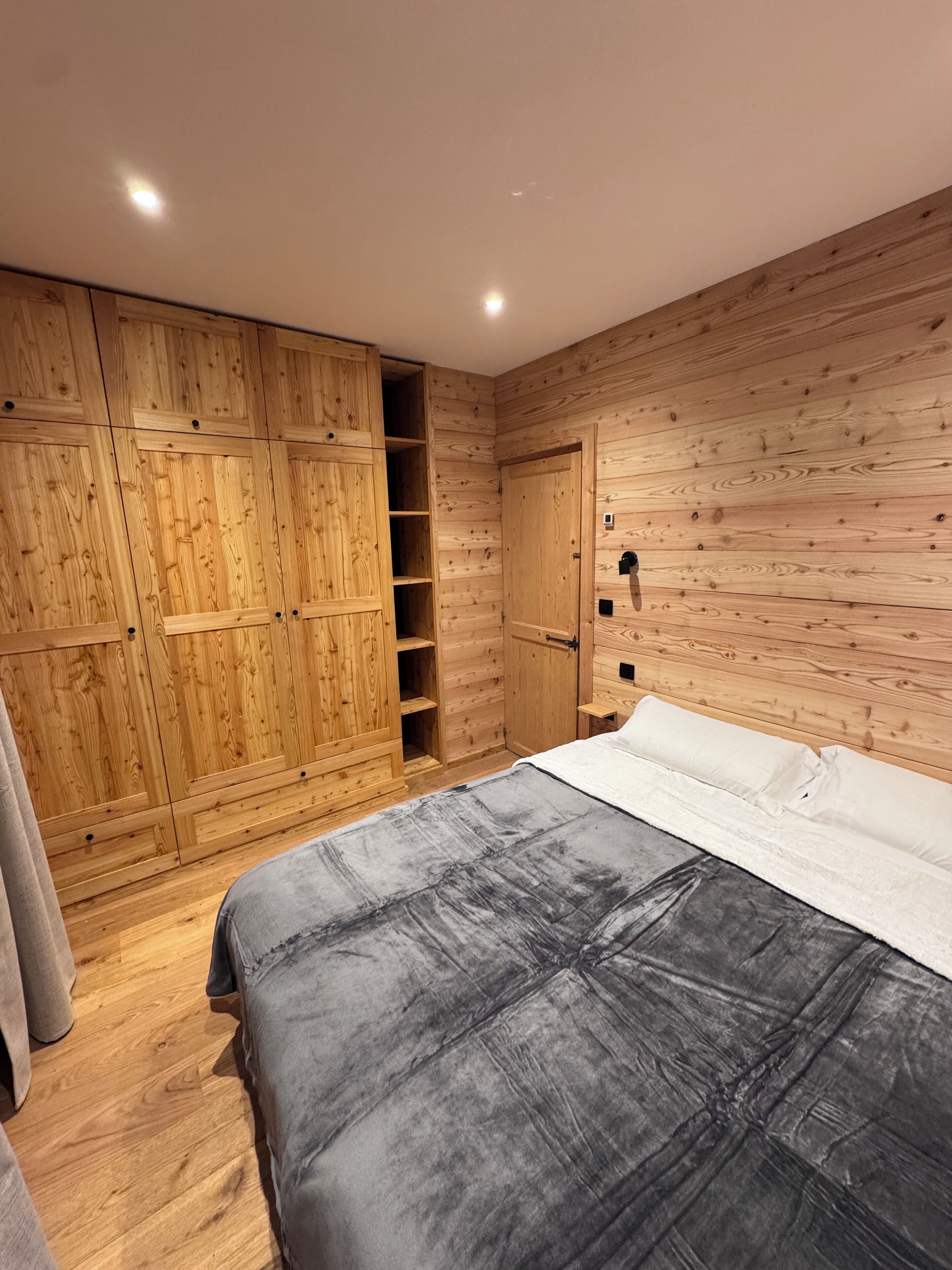 Iron/ironing board, travel crib, free WiFi, bed sheets